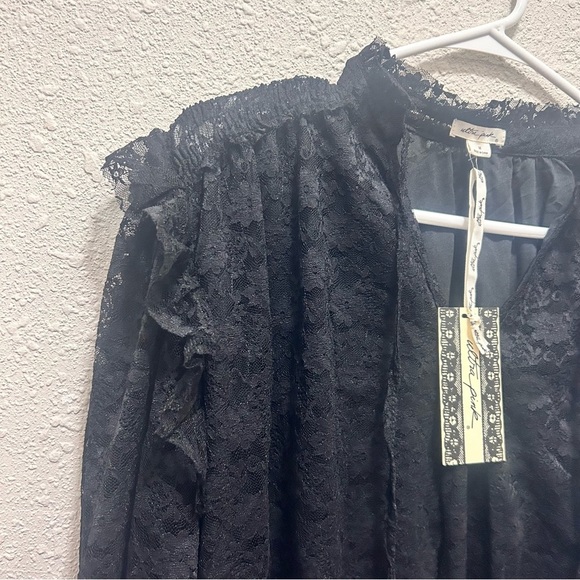 Ultra Pink NWT Black Lace Blouse - Picture 6 of 7